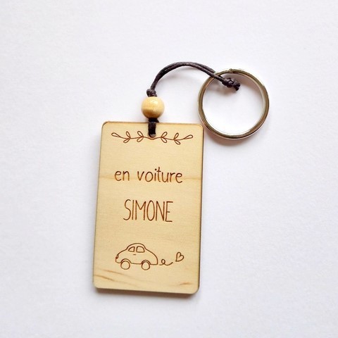 Porte clés en bois gravé En voiture Simone, fabriqué en France Alsace à Nothalten