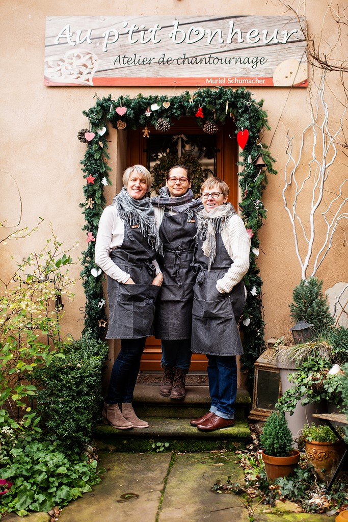 L'équipe Au p'tit Bonheur à Nothalten Alsace France  - Muriel Schumacher Au p'tit Bonheur Nothalten Alsace France fabrication artisanale d'objets de décoration en bois