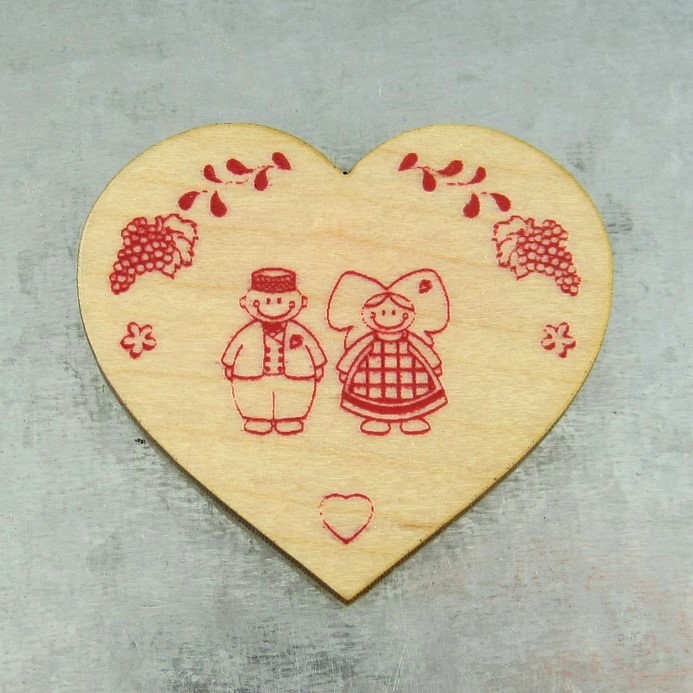 magnet bois coeur avec couple alsacien rouge fabrication artisanale