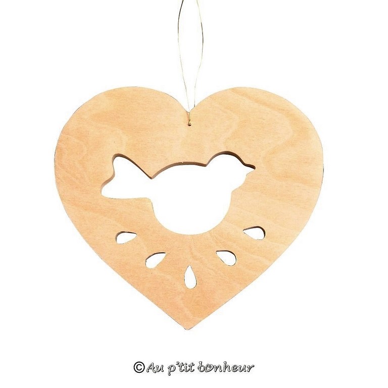 suspension coeur bois oiseau ajouré fabrication artisanale