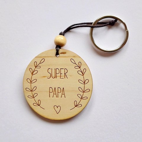 Porte clés Super Papa gravé en bois d'érable, fabrication artisanale par Au p'tit Bonheur