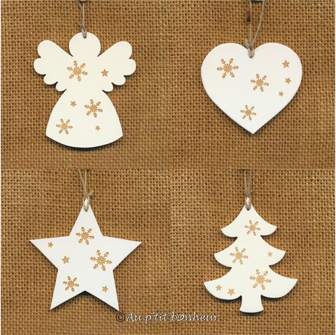 assortiment de décorations de Noël blanches Assortiment de décorations de Noël en bois blanches