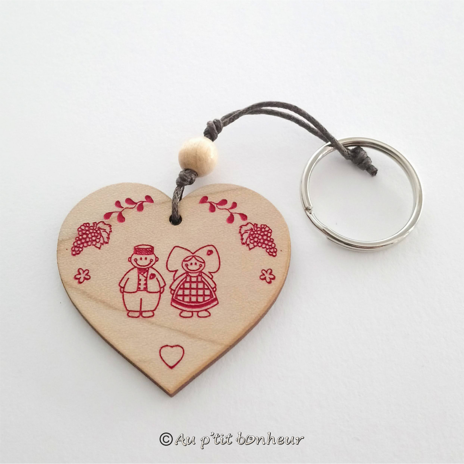 porte clef bois : porte clef coeur et motif maison découpée dans le coeur  en bois massif, fait main